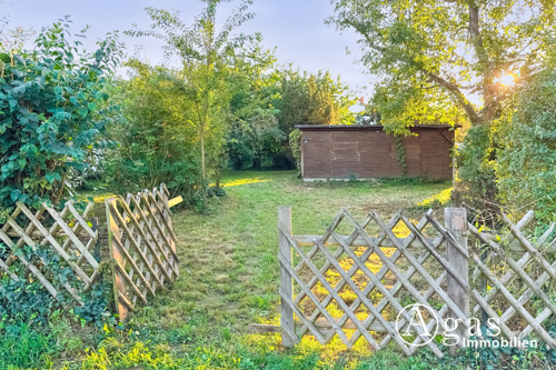 Tor in Richtung Bungalow  2