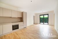 Wohnzimmer mit EBK (Blickrichtung Terrasse)