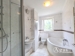 Bad mit Dusche und Wanne
