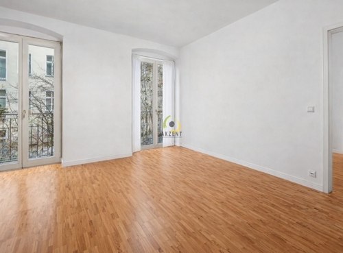 Wohnzimmer mit Süd-Balkon