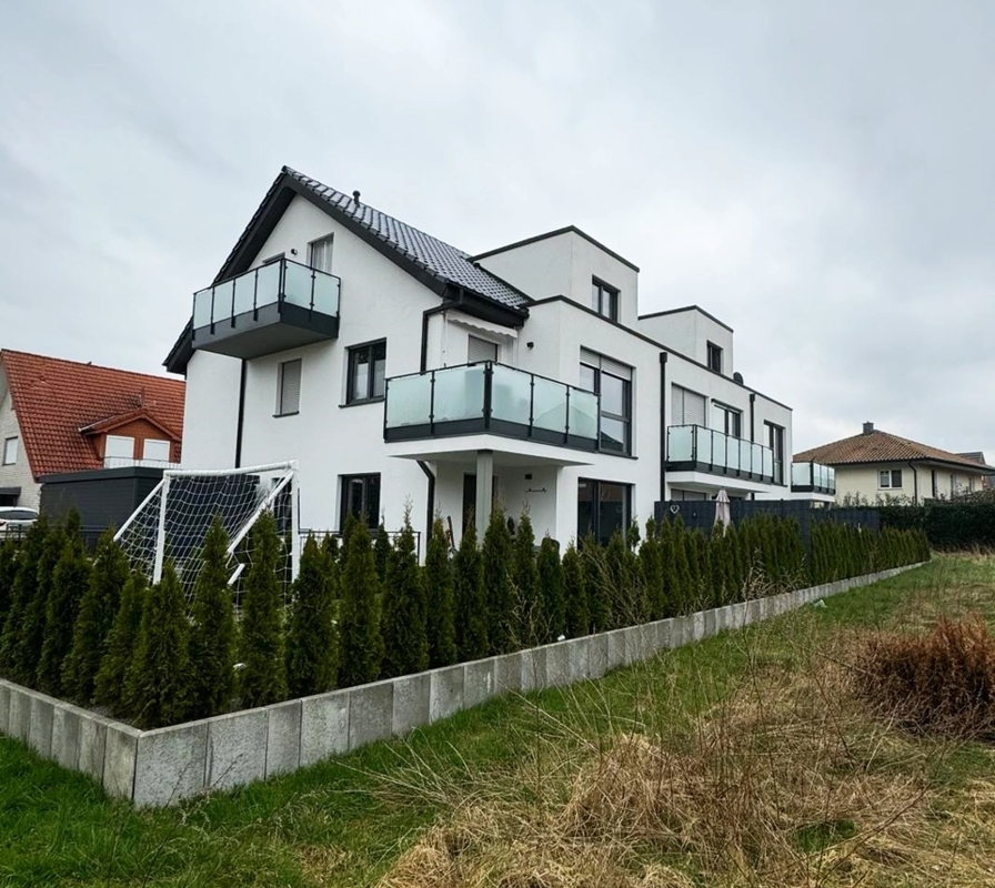 Stilvolle Dachgeschosswohnung mit Neubaukomfort, Balkon und Tiefgarage
