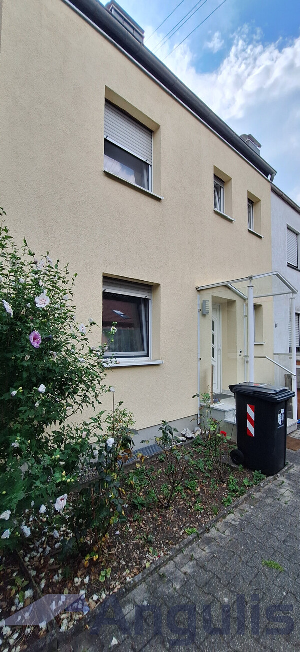 Haus Frontansicht KI bearbeitet