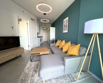 Wohnzimmer mit Küche