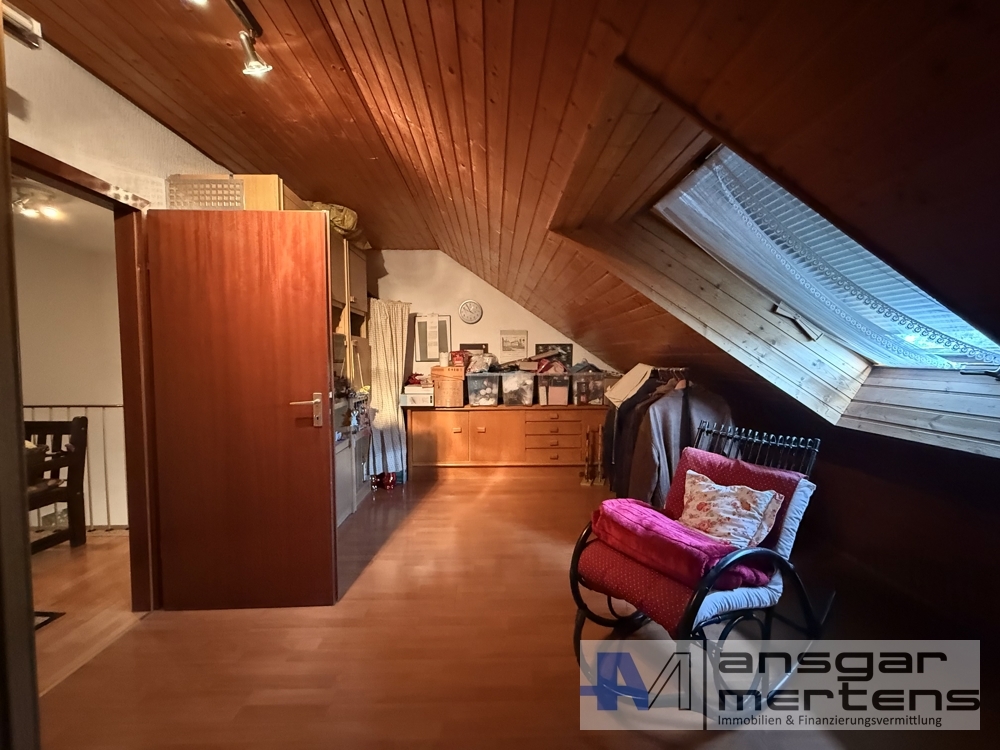 Studio Dachgeschoss links