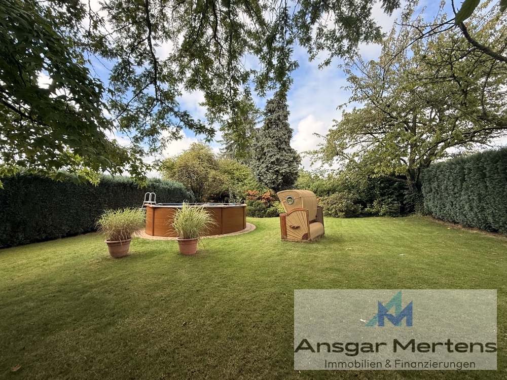 Gartenbereich mit Aufstellpool