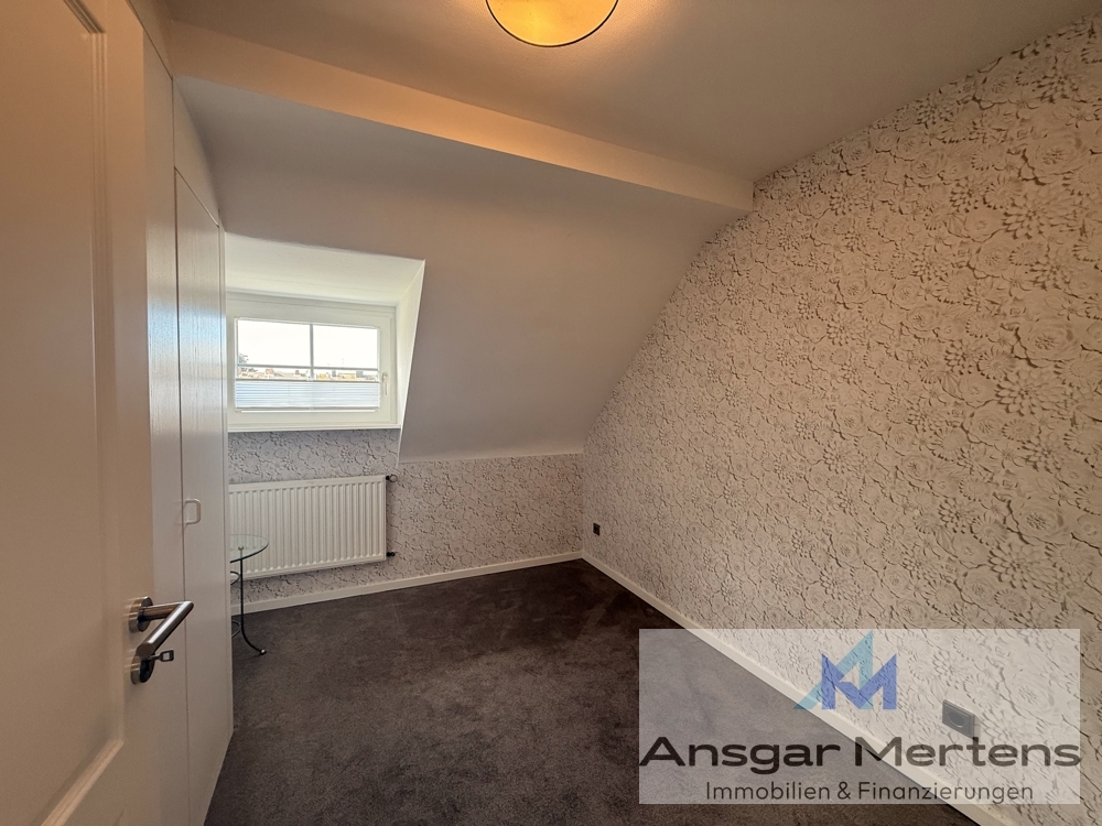 Ankleide / Büro / Spielen Dachgeschoss