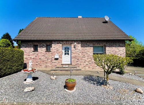 Hausfront Titel