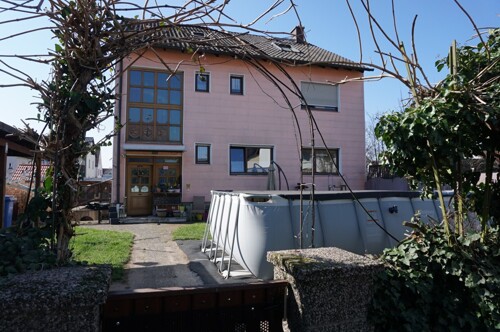 Rückgebäude mit Garten