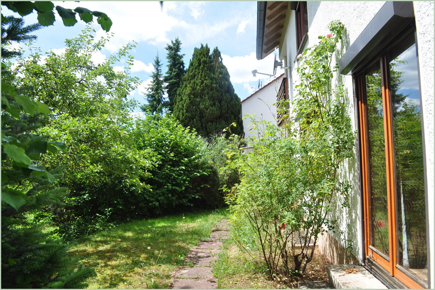 Garten hinter dem Haus
