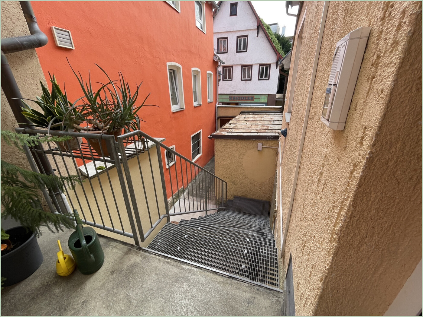 Seiteneingang zum OG