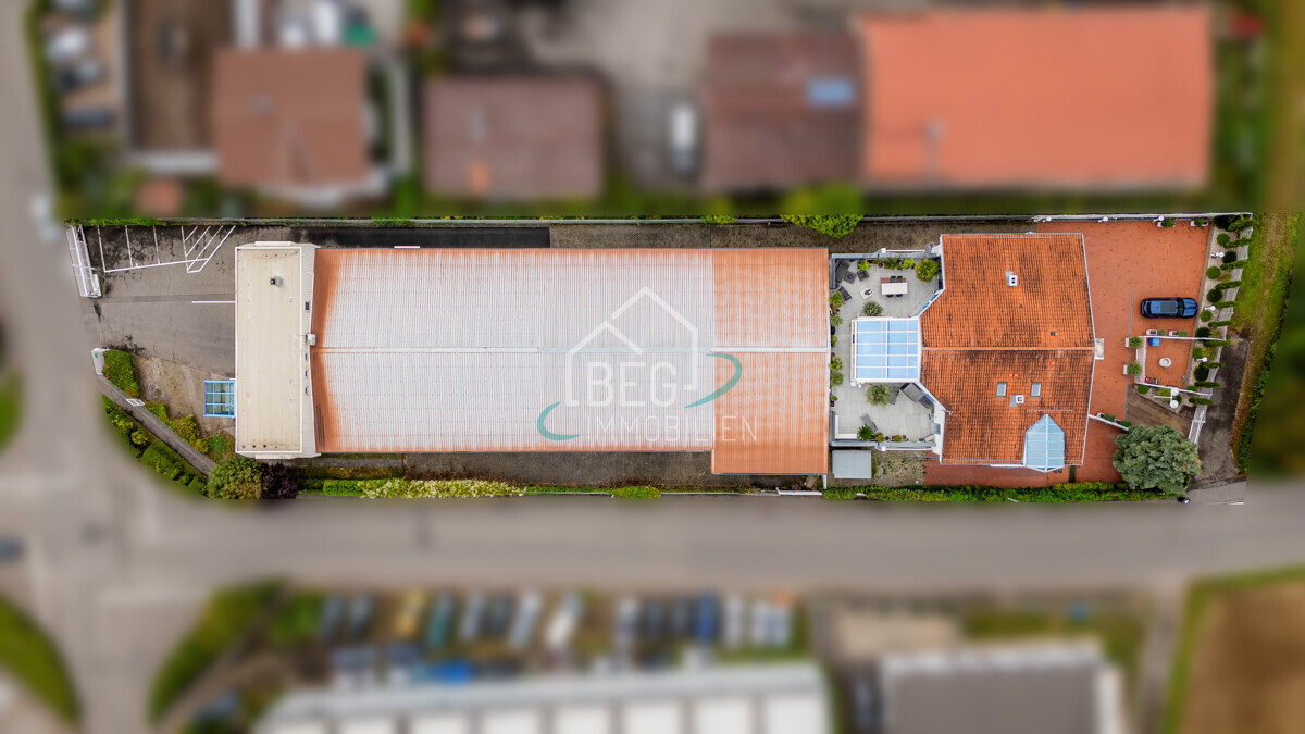 Gebäude 3 u. Haus oben