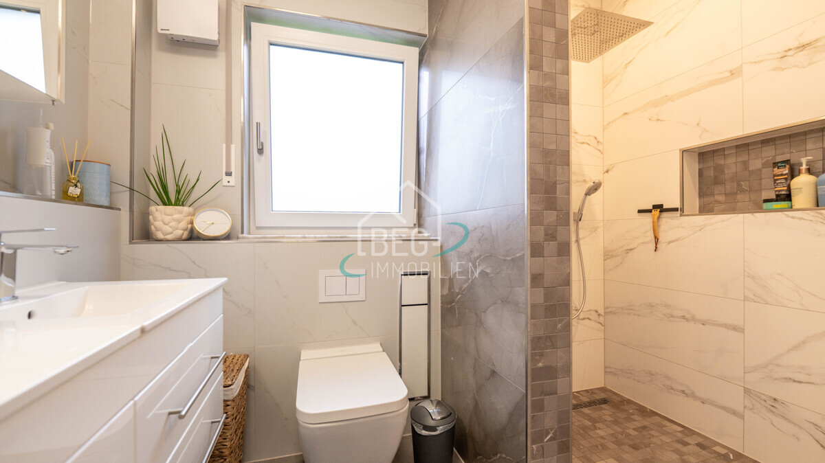 Dusche/WC Wohnung links