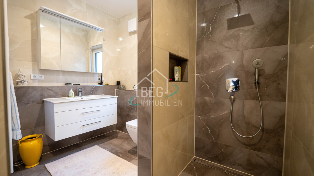 Dusche/WC Wohnung rechts