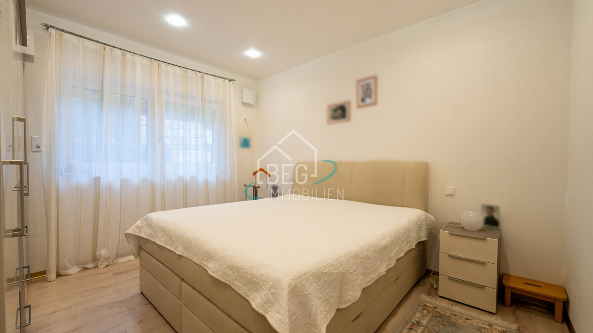 Schlafzimmer Wohnung rechts