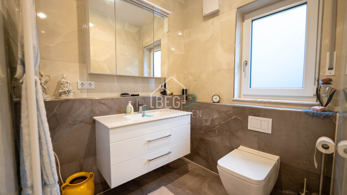 Dusche/WC Wohnung rechts