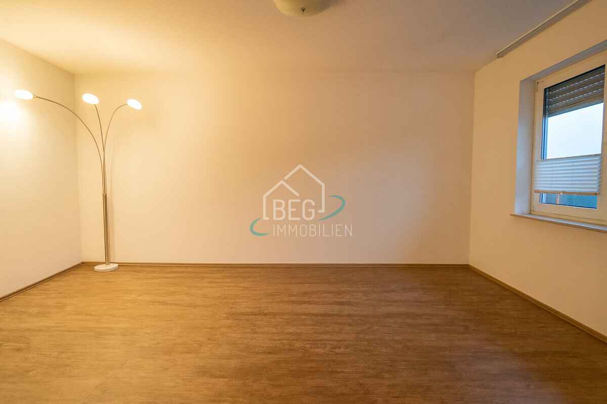 Virtuell entmöbliertes Wohnzimmer Einliegerwohnung