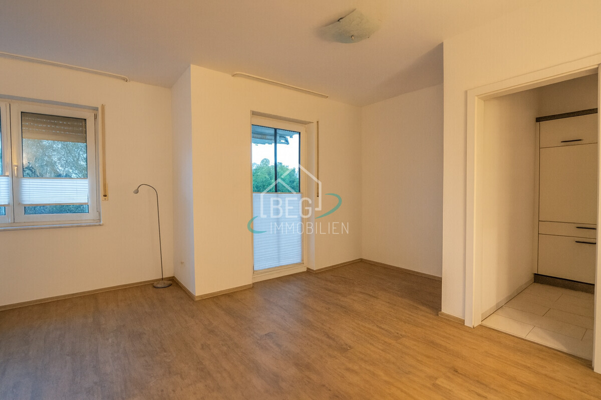 Virtuell entmöbliertes Wohnzimmer Einliegerwohnung