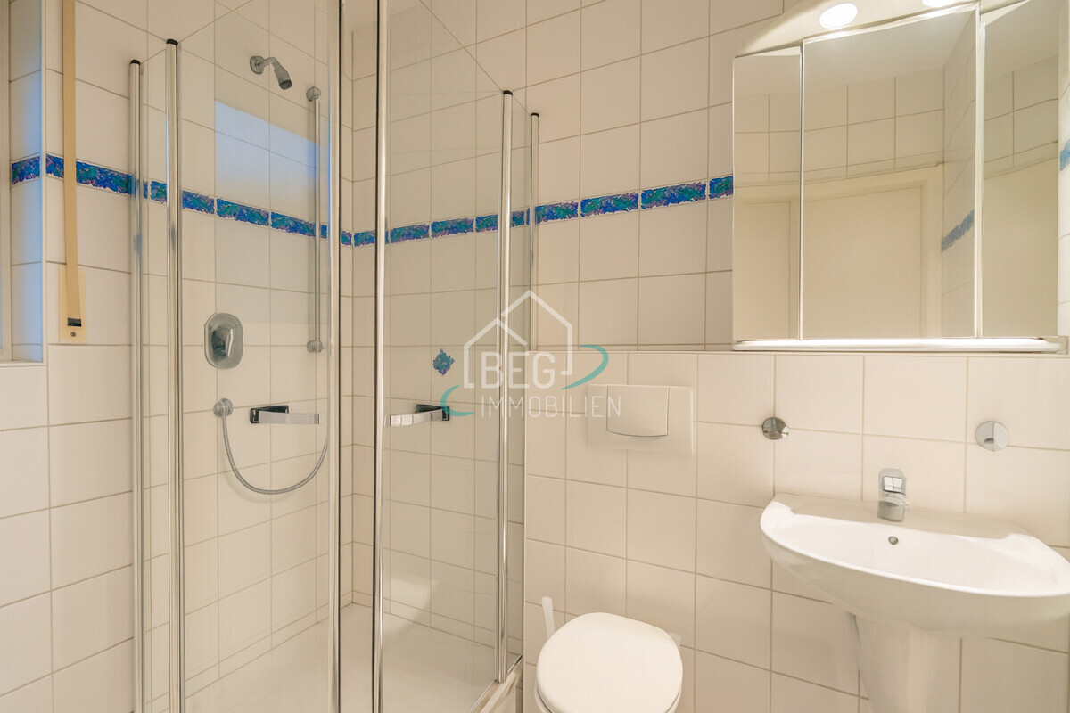 Virtuell entmöbliertes Badezimmer Einliegerwohnung