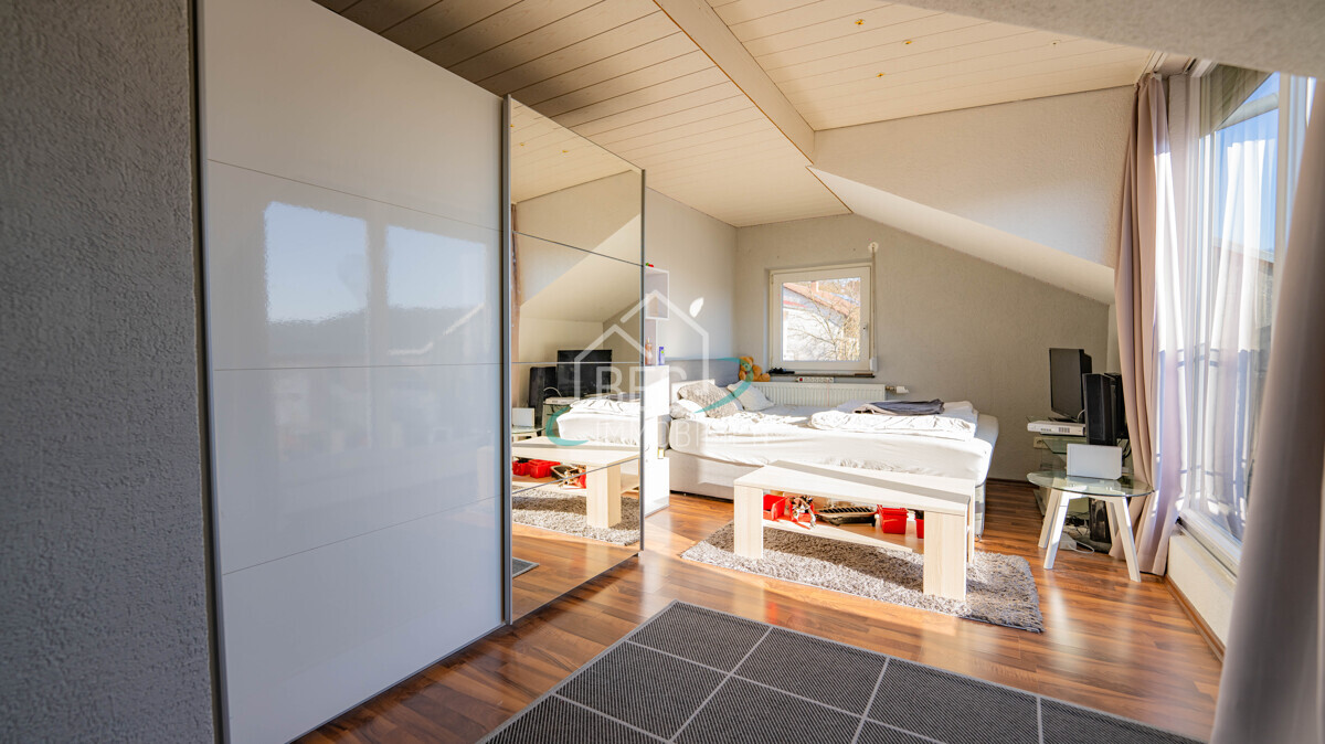 Schlafzimmer DG