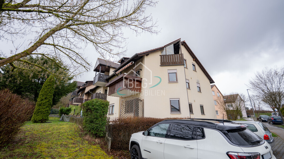 Außenansicht mit Stellplatz