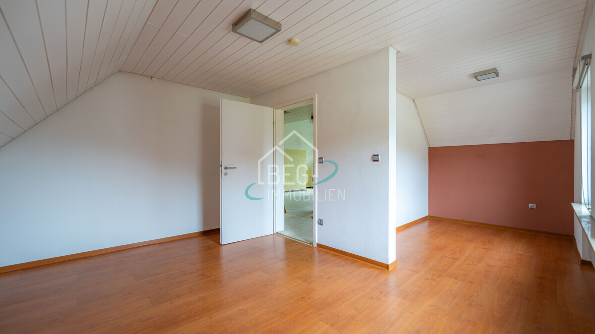 Schlafzimmer / Ankleide / Büro