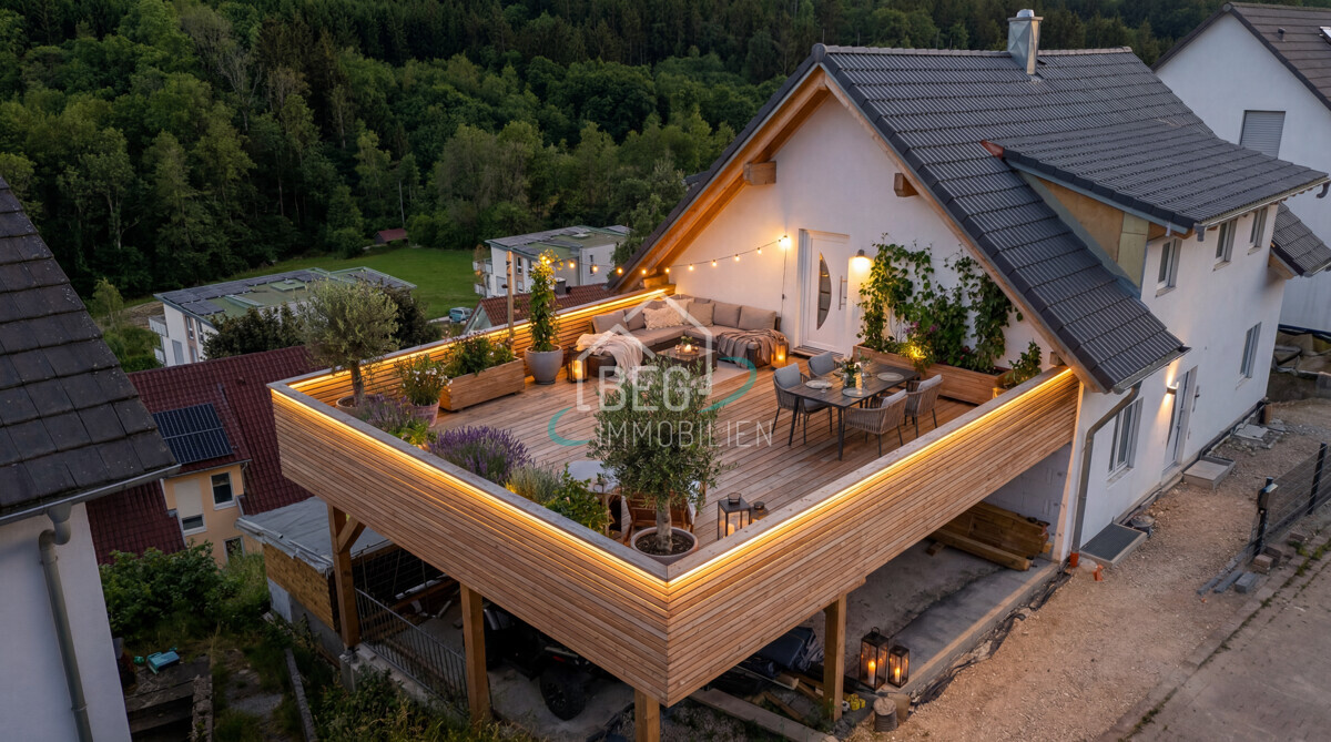Außenansicht Dachterrasse KI