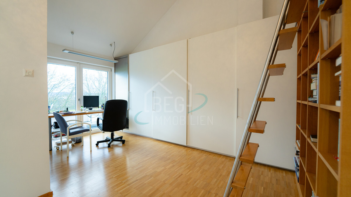 Büro und Bilbliothek