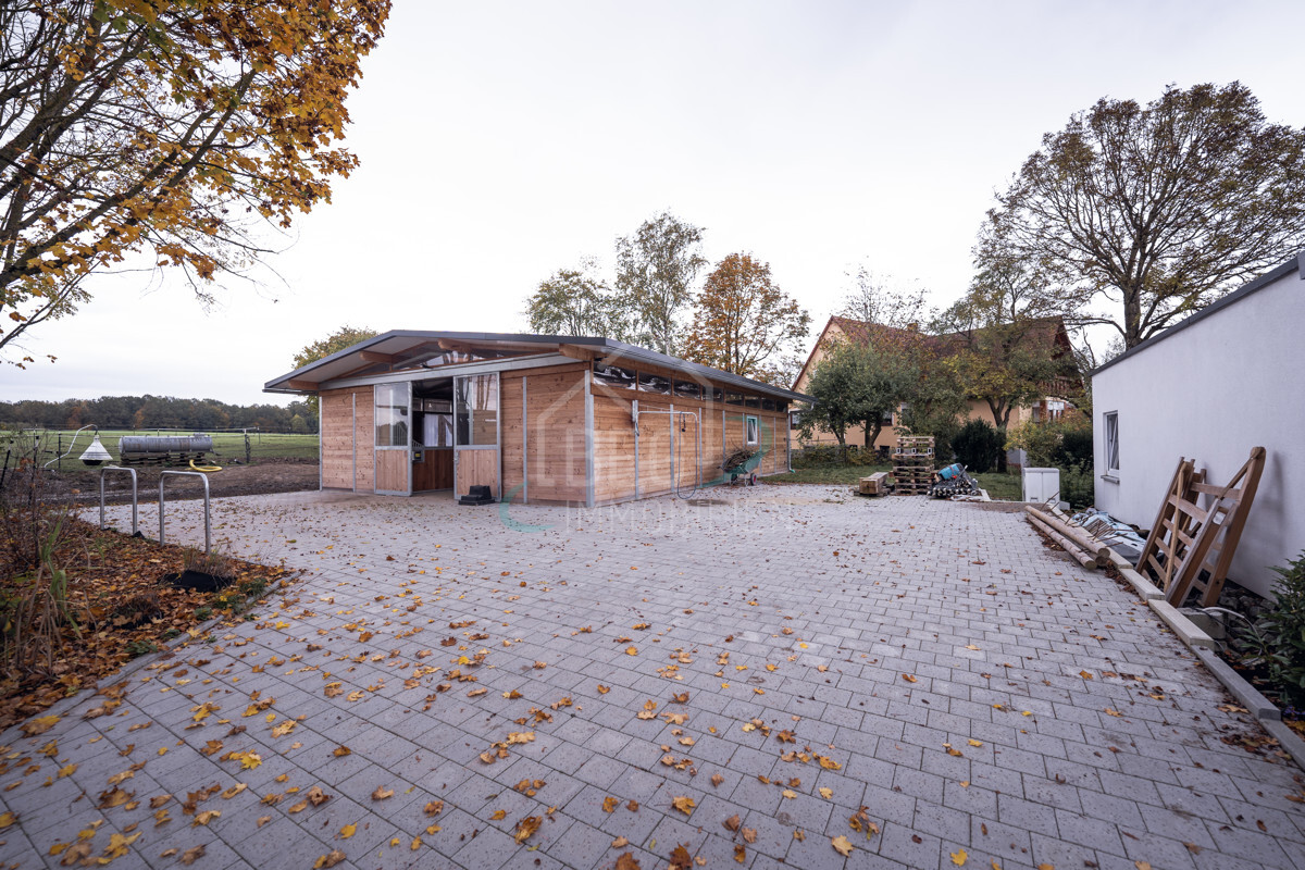 Stall Außenansicht
