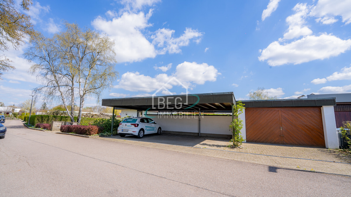 Carport und Garage