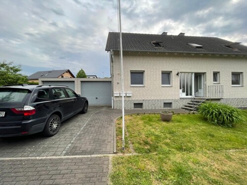 Einfahrt und Haustür