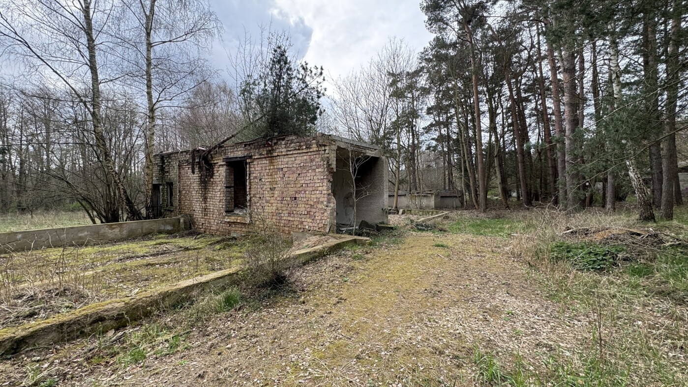Ruine auf dem Grundstück