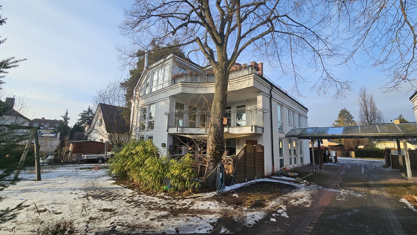 Rückseite mit Balkon