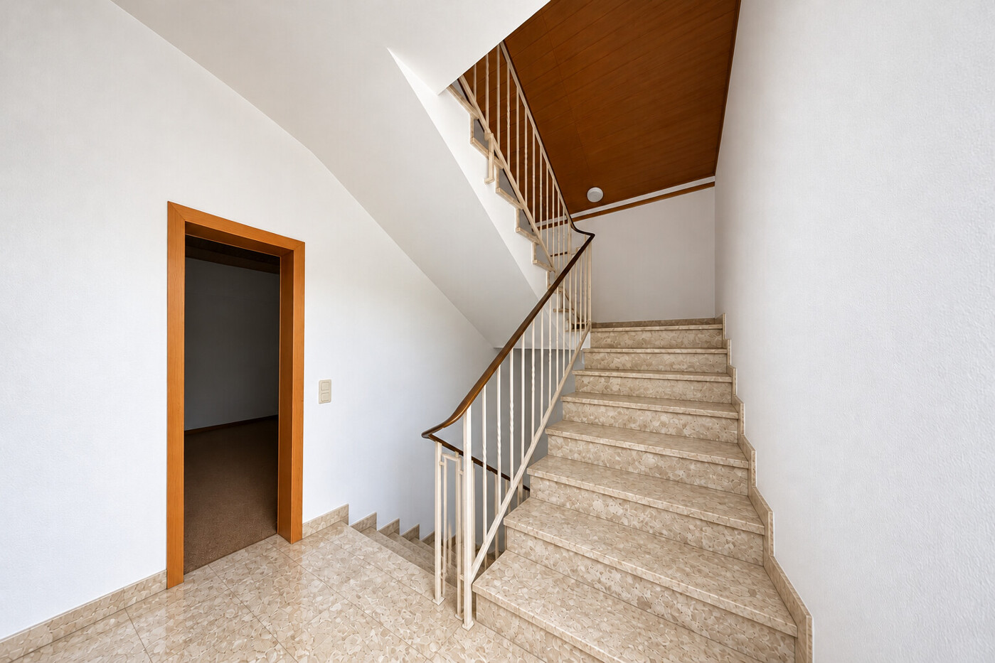 Büro II - Treppenhaus EG