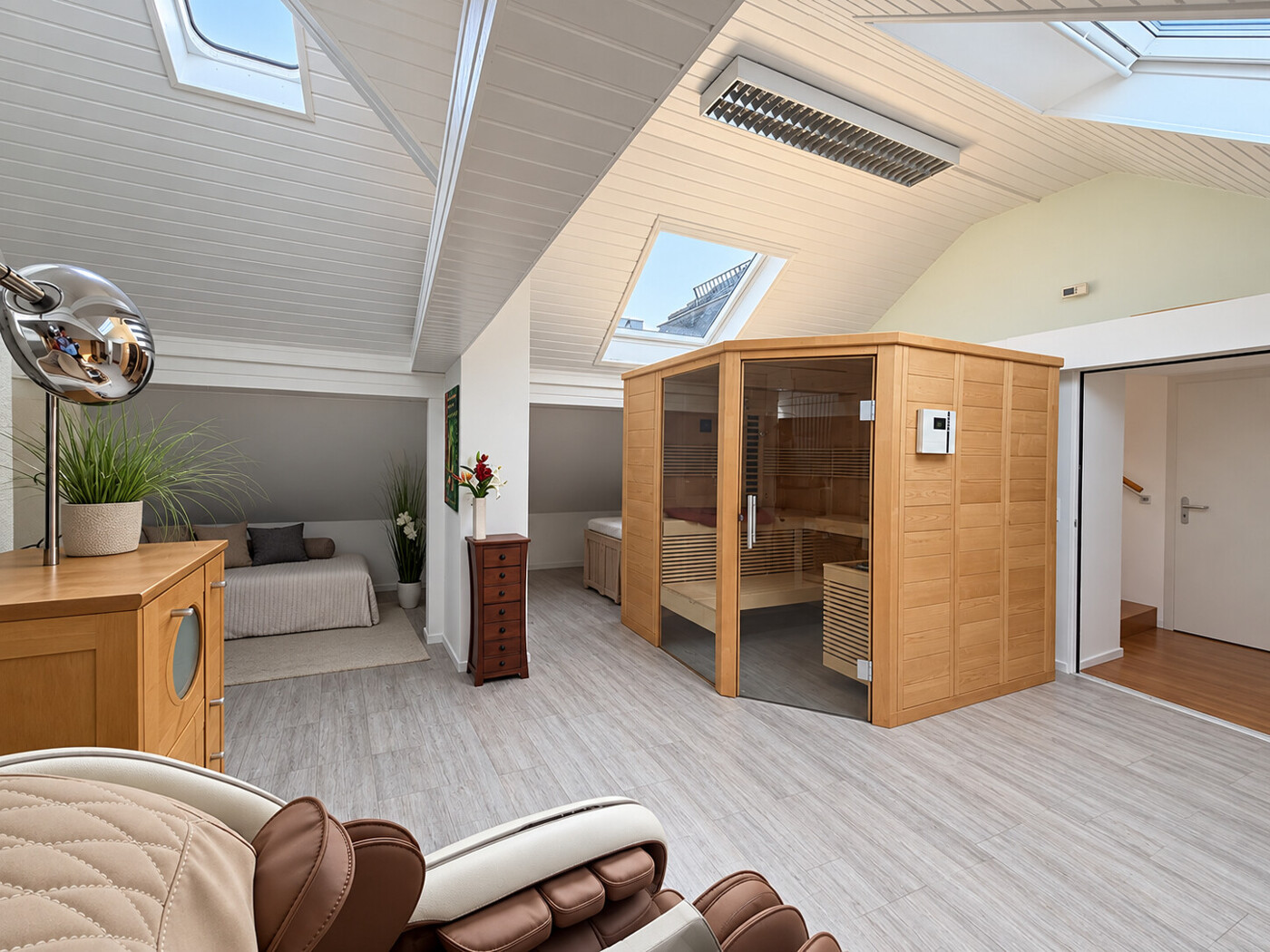 Wellnessbereich mit Sauna und Bad I