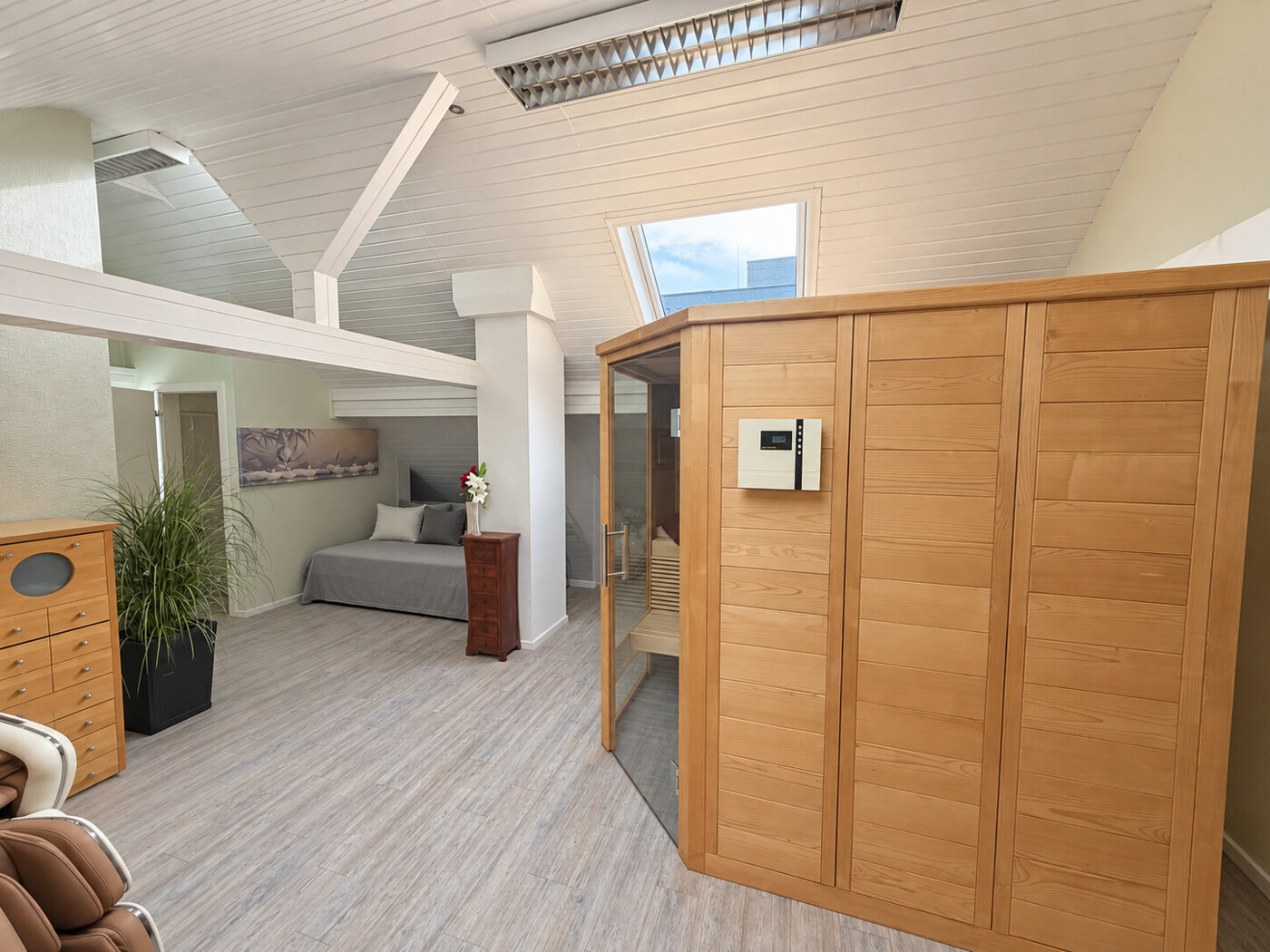 Wellnessbereich mit Sauna und Bad III