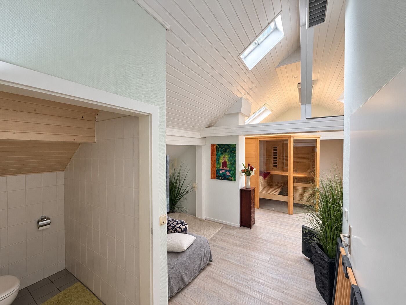 Wellnessbereich mit Sauna und Bad II