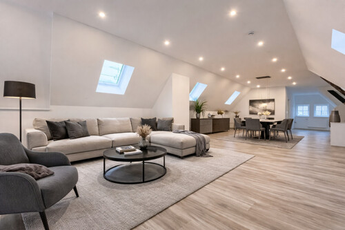 Wohnzimmer möbliert