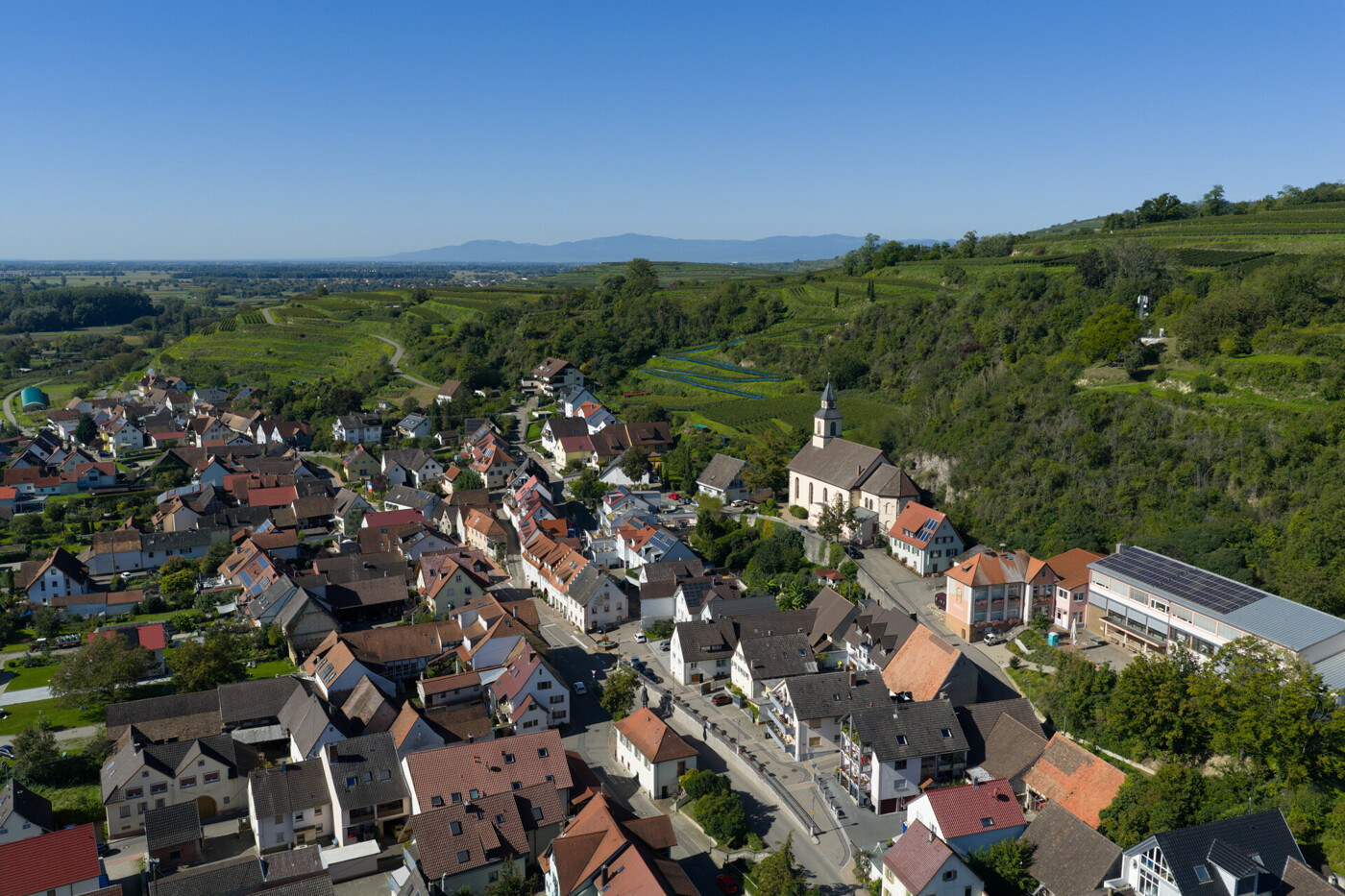Blick über den Ort Richtung Vogesen