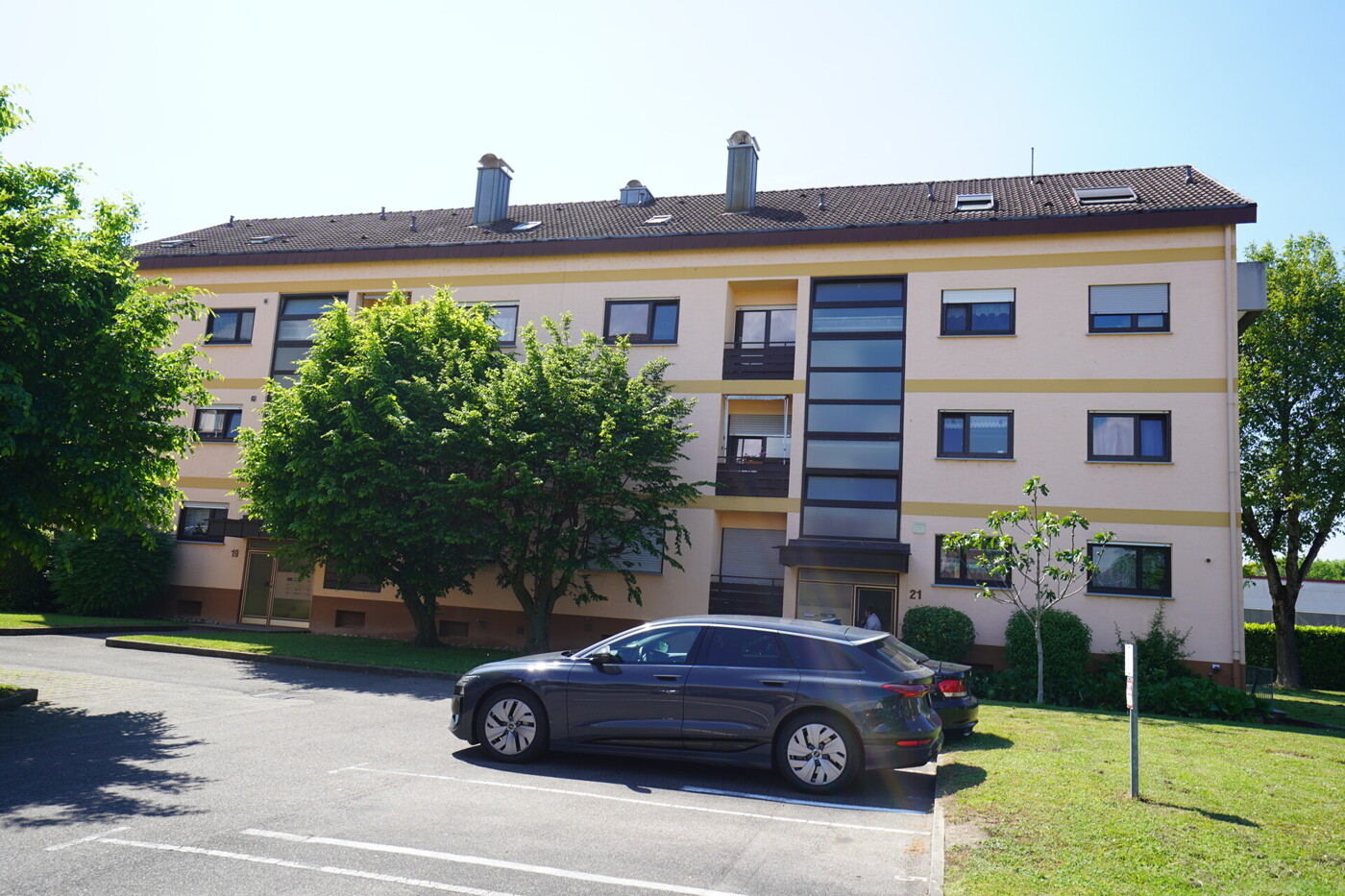 Stellplatz Nr. 11 |  Kaufpreis 13.000,- € | Parkplätze vorm Haus
