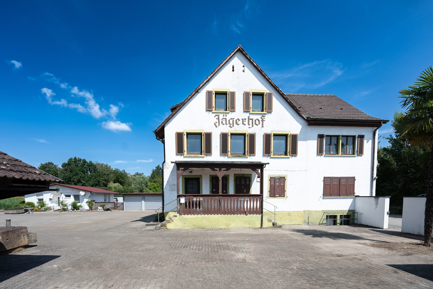 Entkerntes Gebäude (50)