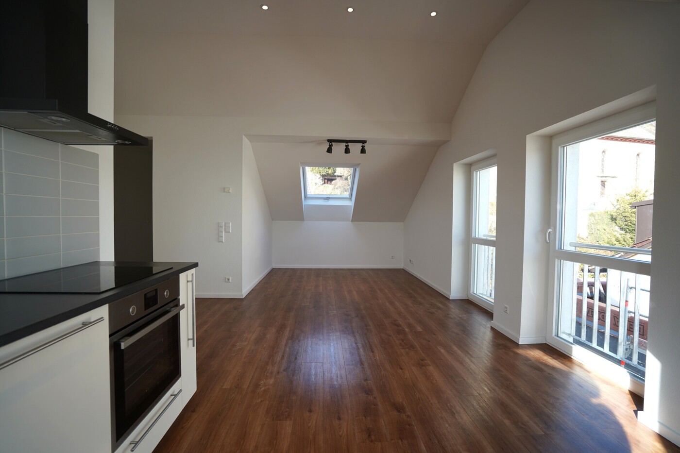 Offene Küche mit Wohn-, Eßzimmer