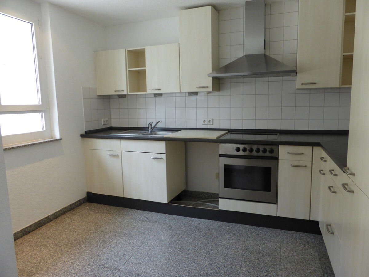 Helle und moderne Einbauküche