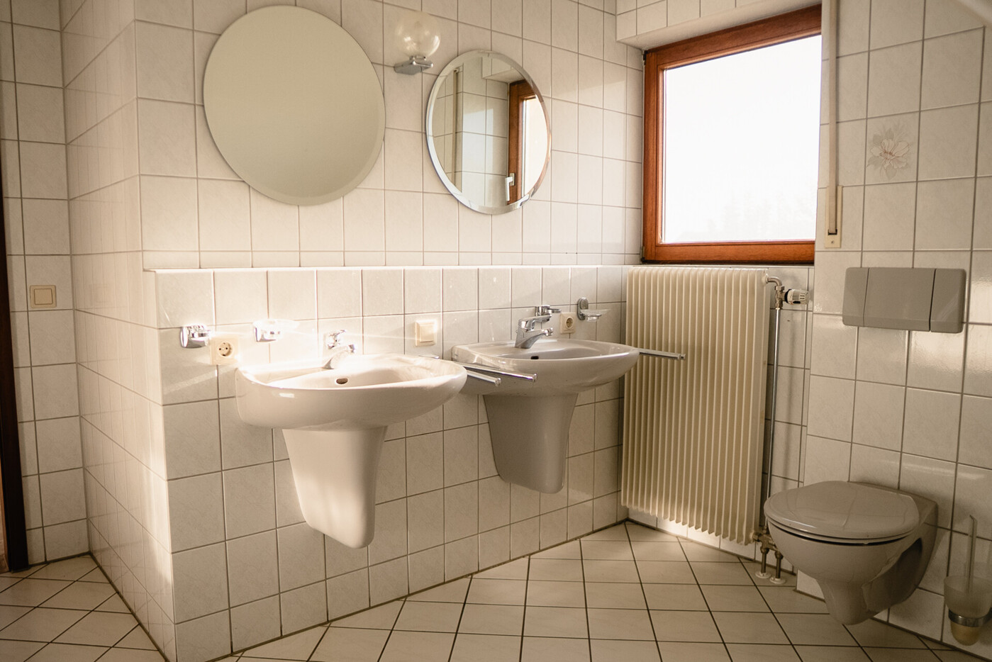 Badezimmer hell gefliest