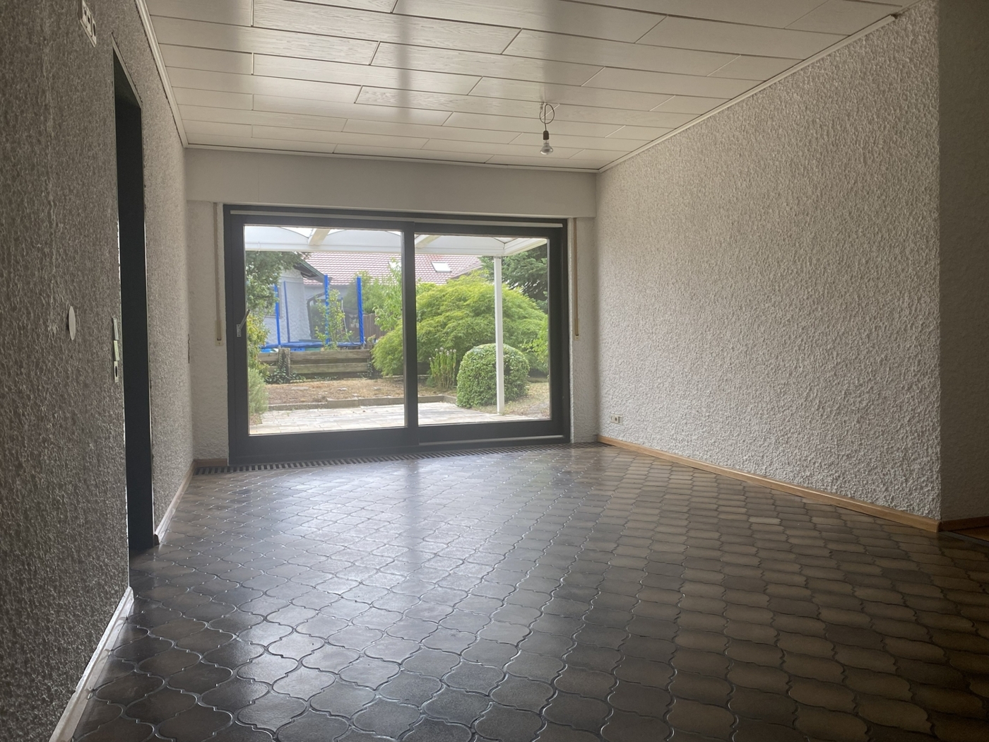 Essbereich mit Zugang zum Garten