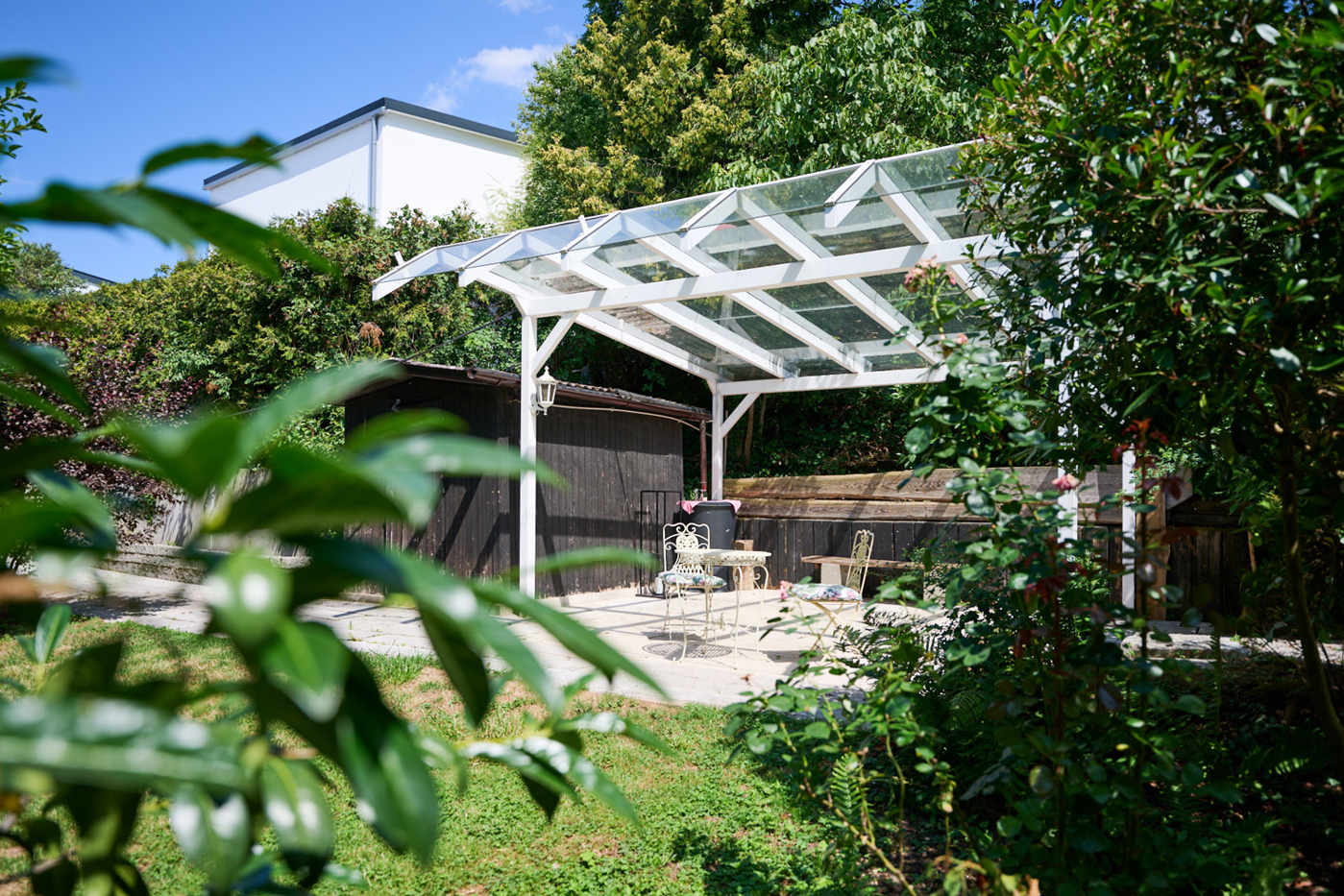 seitliche Terrasse