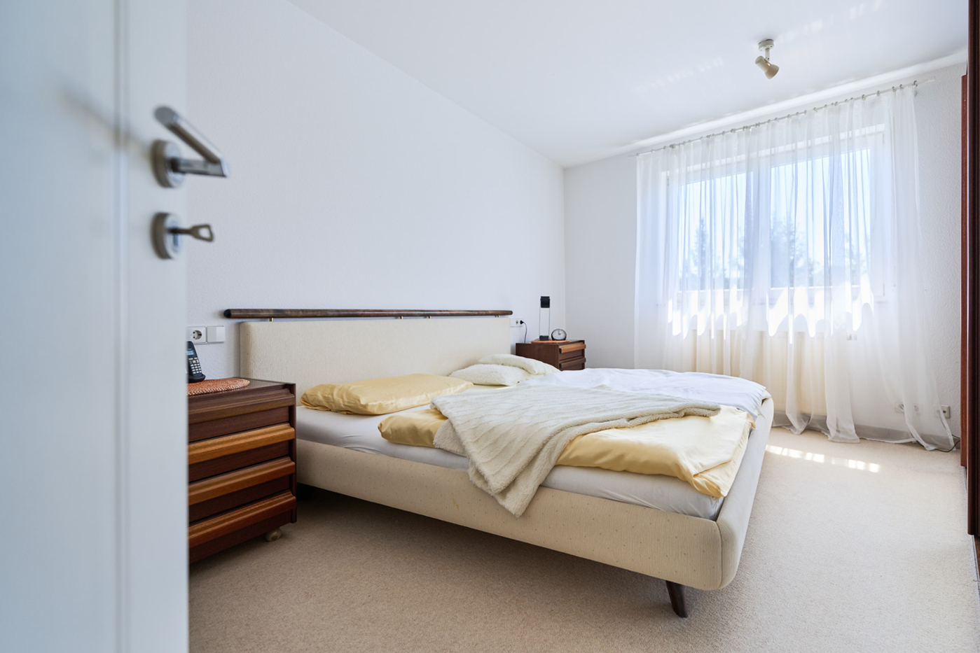Schlafzimmer 1. HG