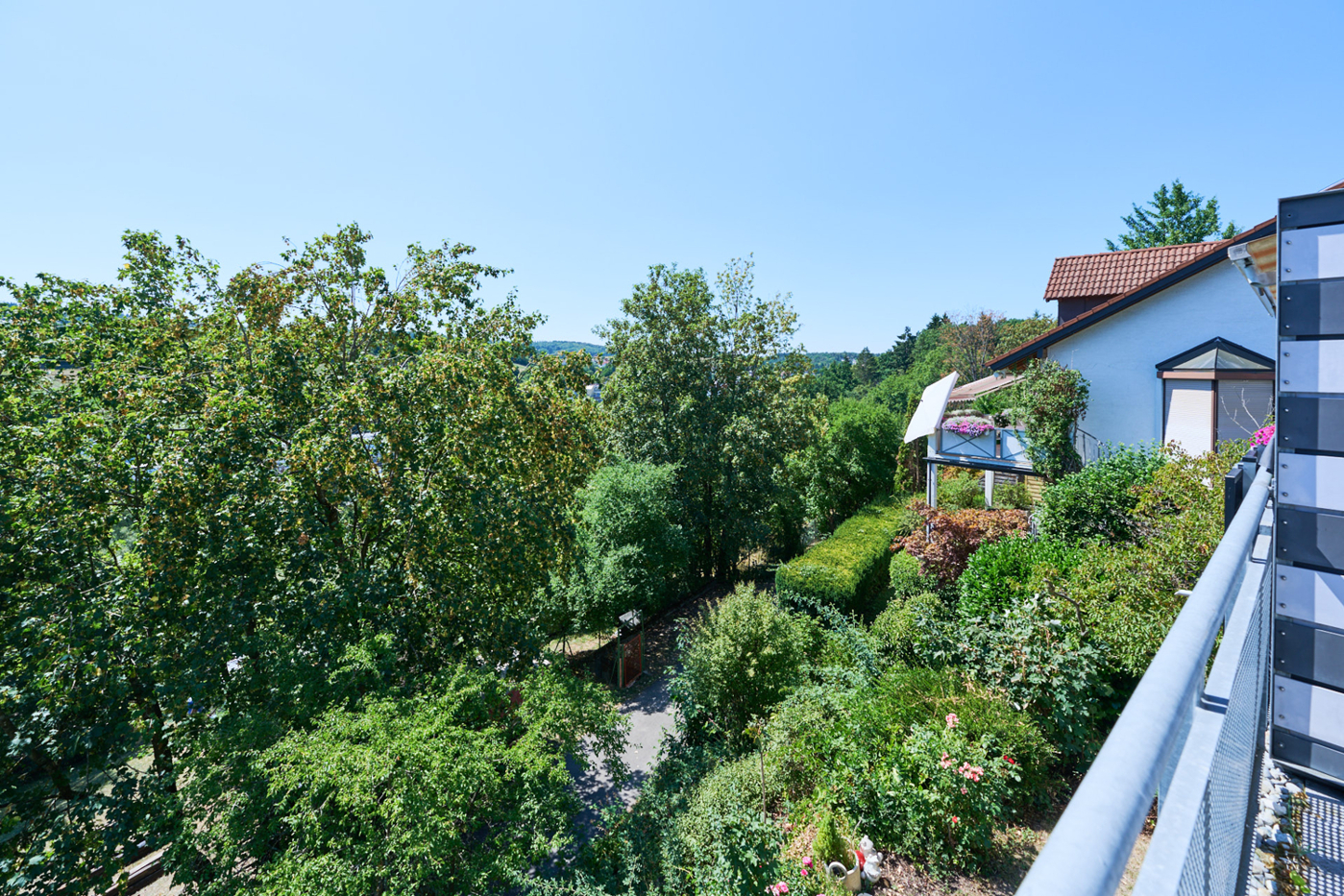 Blick vom Balkon 1. HG