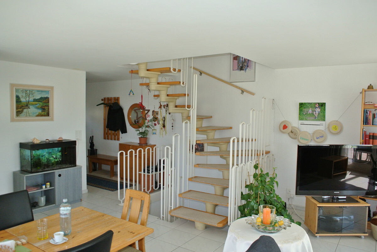 offene Treppe für Obergeschoss und Keller