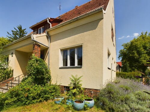 Hausansicht vorn seitlich