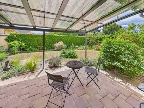 Terrasse mit Blick in Garten